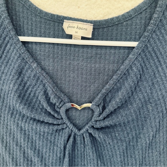 Free Kisses Navy Ribbed Short Sleeve Heart Ring Top - Picture 2 of 5